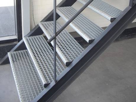 Steel Grating Stair Treads – Anti-Slip Galvanized Industrial Stair Steps Steel Grating Stair Treads _ Steel Stair Steps Steel Grating _Stair Treads Manufacturer